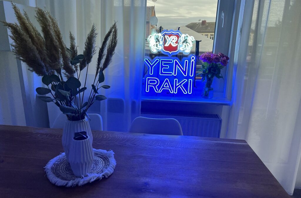 Custom Yeni Raki neon lichtreclame voor in de woonkamer!