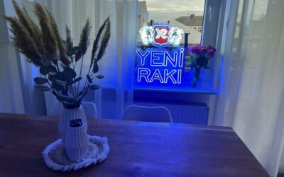 Custom Yeni Raki neon lichtreclame voor in de woonkamer!
